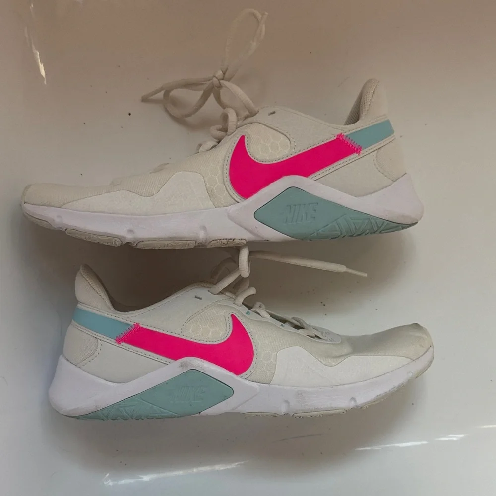 Nike Cream and Pink Sneakers - Picture 5 of 6